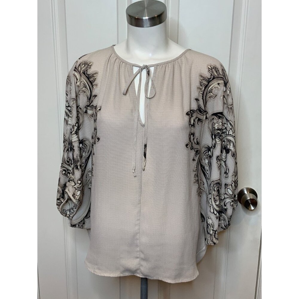 BCBG Max Azria Tan Paisley Filigree Fiona Short Sleeve Tie-Neck Top, Size XXS